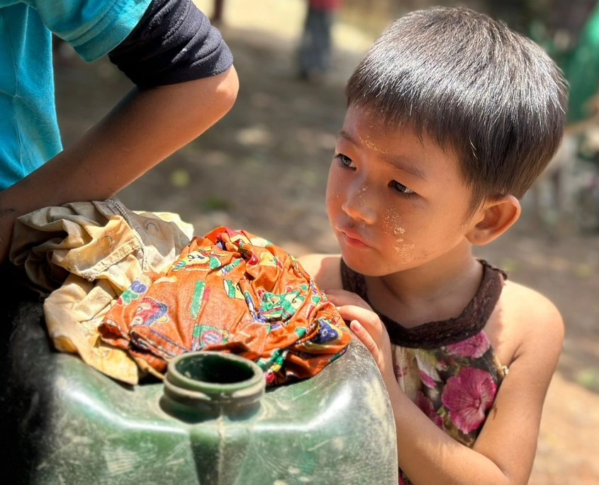 Sauberes Trinkwasser ist ein kostbares Gut während der Hitzewelle in Myanmar