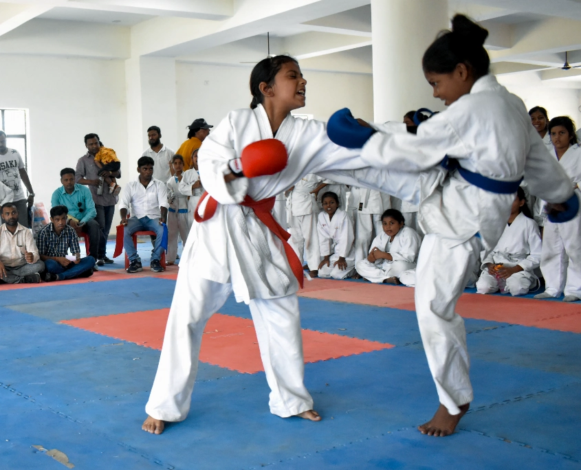 Mädchen beim Karate-Training