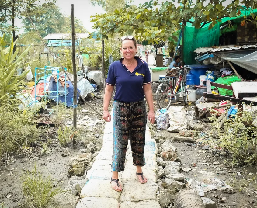 Sabine Braun in den Slums von Yangon 2019