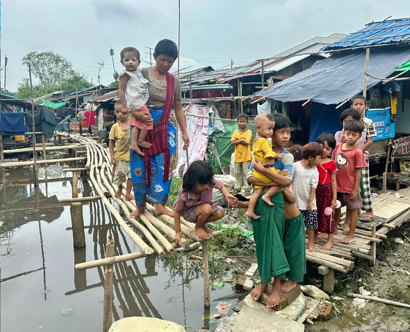 Street Life in den Slums von Myanmar