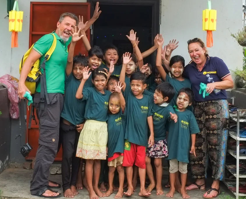 Radl-Challenge: Bine und Michael Braun mit Straßenkindern