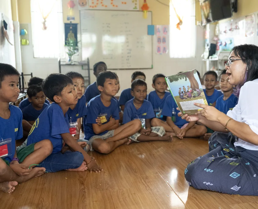 Radl-Challenge - Kinder im DCC beim Vorlesen