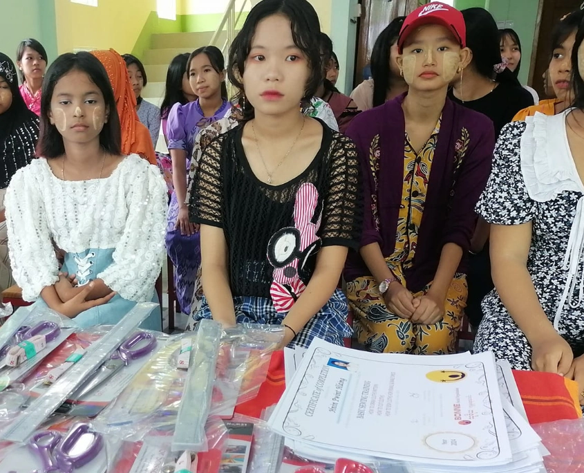 Schneidereiausbildung Myanmar Zertifikate