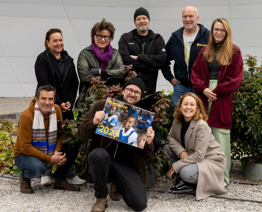 Das SONNE-Team präsentiert den neuen Wandkalender 2025