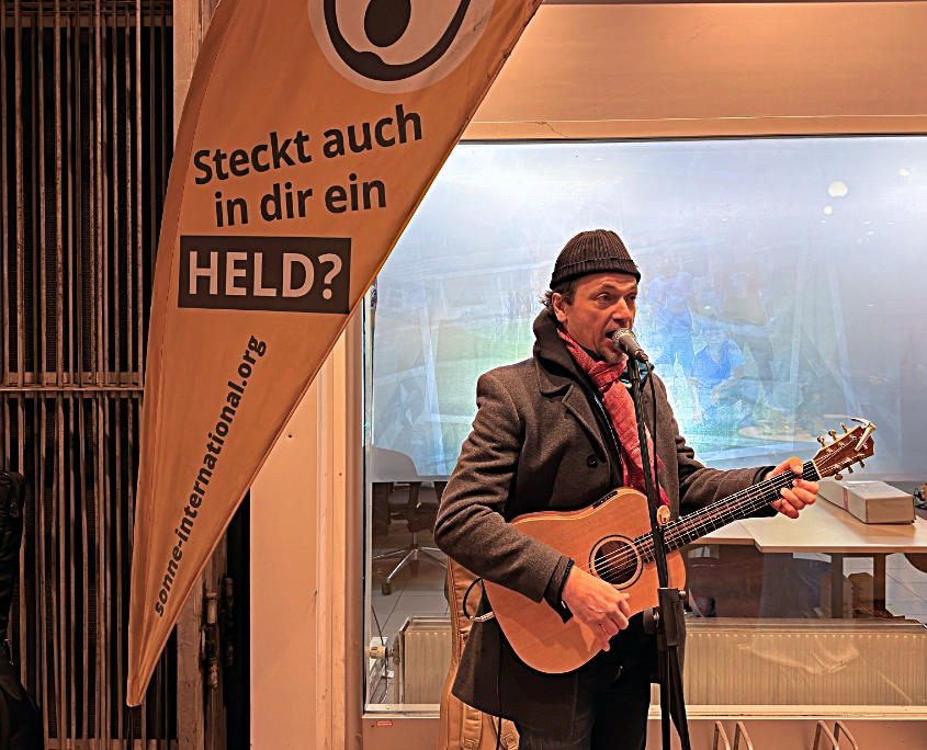 Harald Pomper beim SONNE-Punschfest