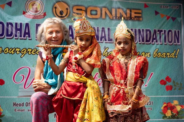 Kindertheater in der indischen SONNE-Schule